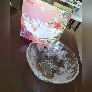 WP&G Rose Parade Crystal Serving Frosted Roses Bowl 10.5 x 4.5" ADF-2152